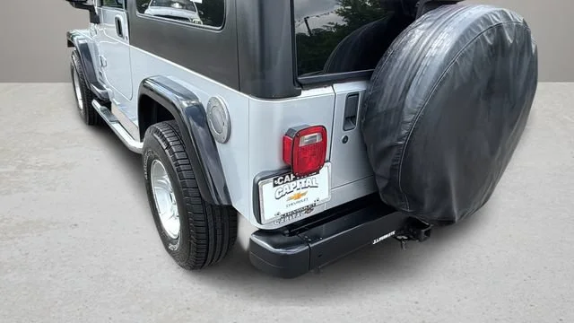 Used 2006 Silver Jeep Unlimited LWB image 39
