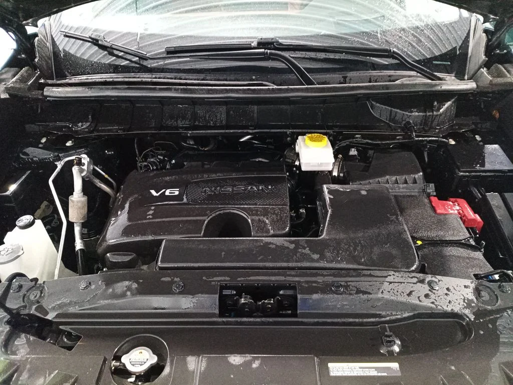 Used 2022 Black Nissan Platinum image 28