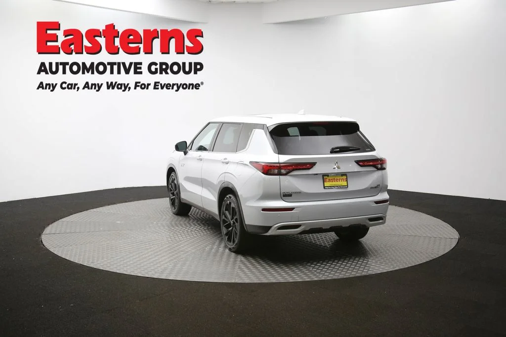 Used 2023 White Mitsubishi SE image 66