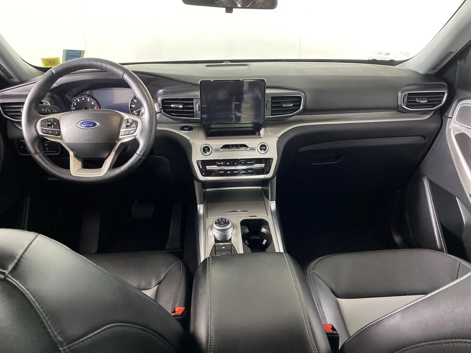 Used 2023 Iconic Silver Ford XLT image 2