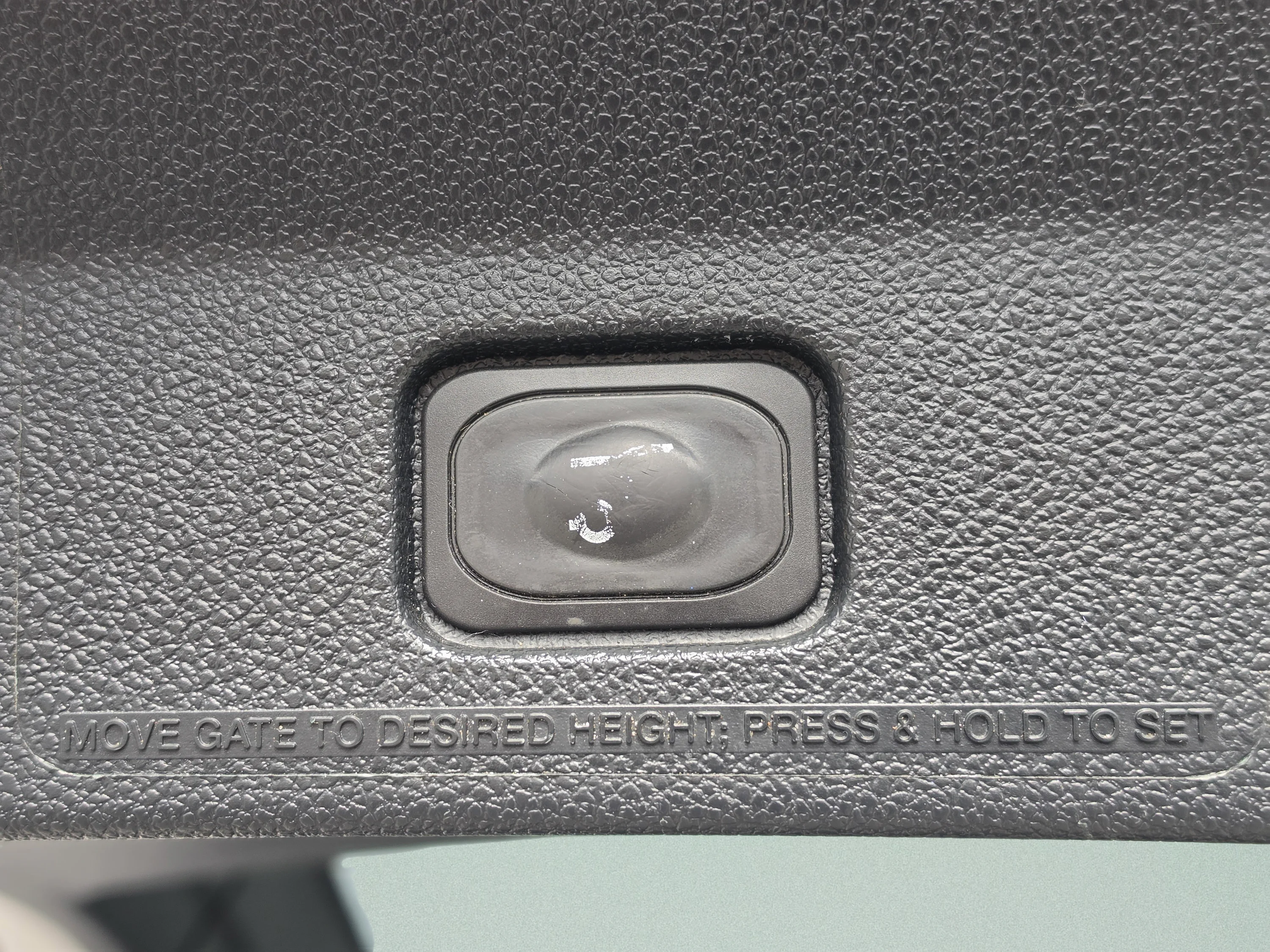 Used 2019 White Platinum Clearcoat Metallic Ford XLT image 16