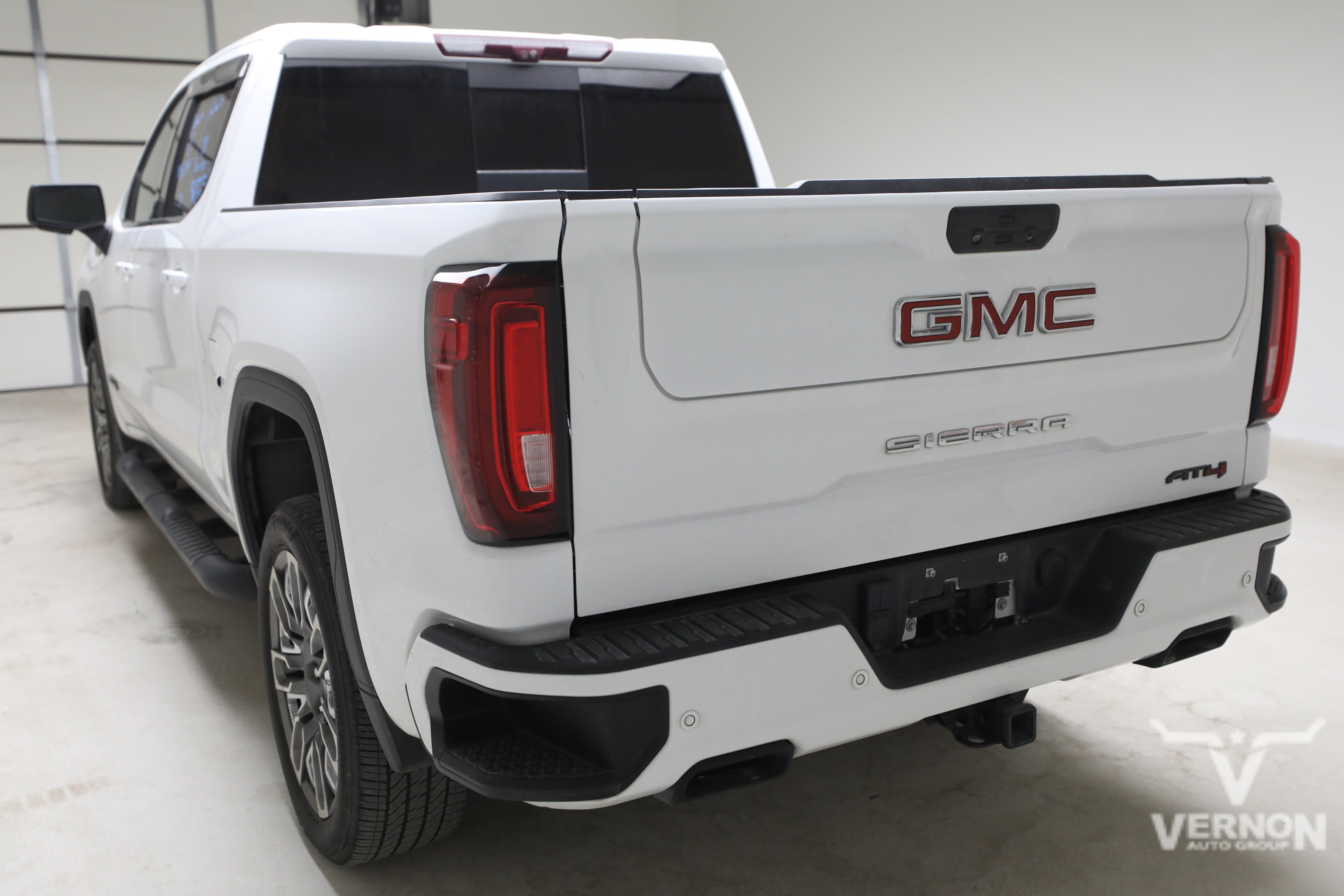 Used 2021 Summit White GMC Y image 2