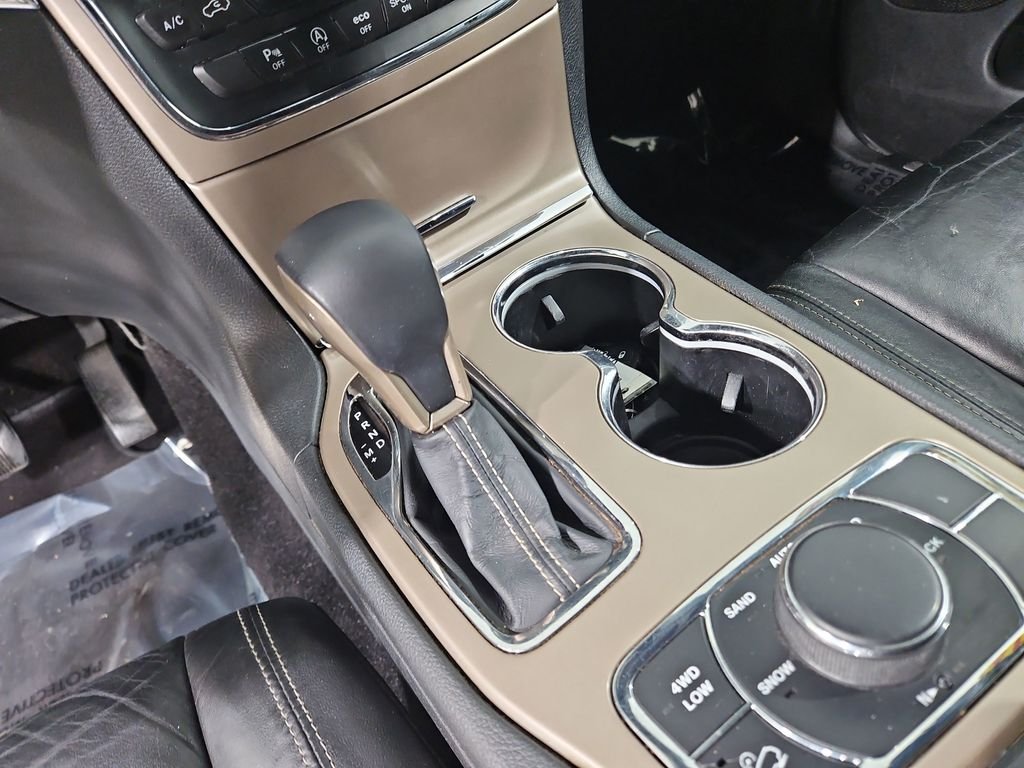 Used 2016 White Jeep Limited image 25