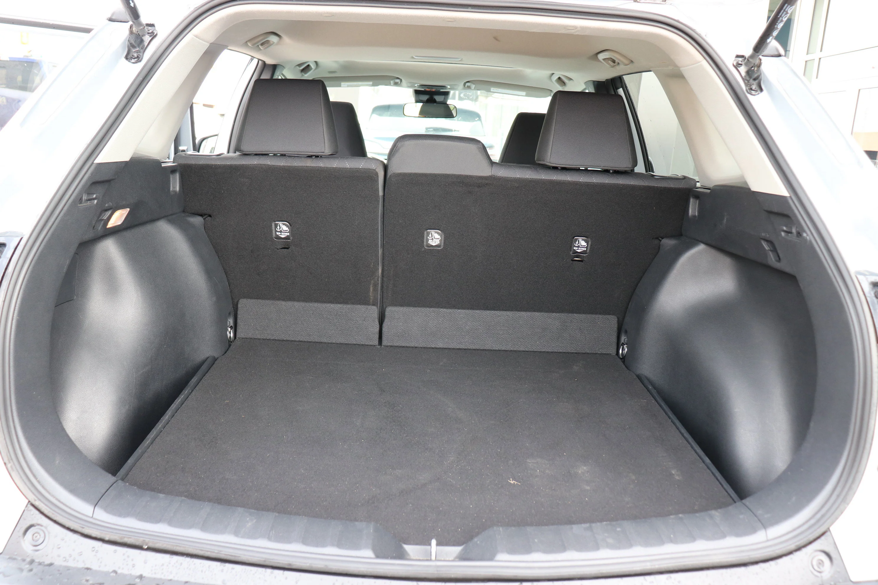 Used 2022 Silver Toyota LE image 6