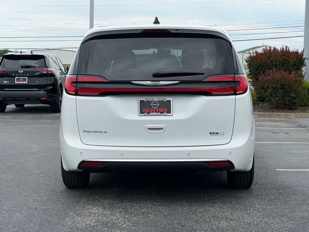 Used 2023 White Chrysler Touring L image 6
