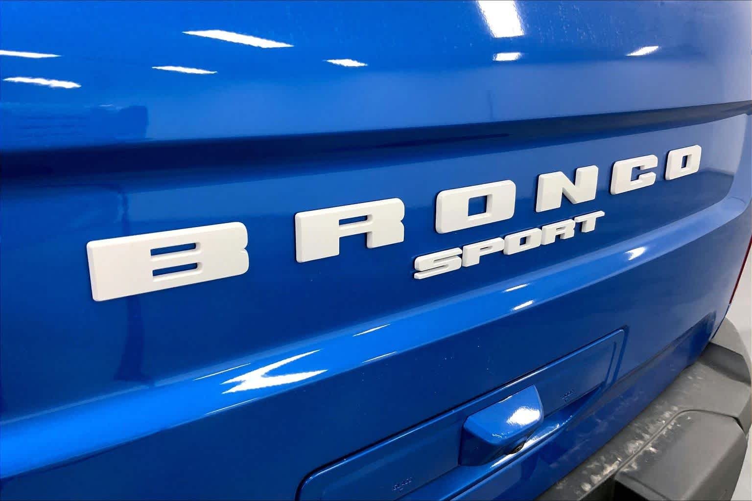 New 2026 Velocity Blue Metallic Ford Outer Banks® image 12