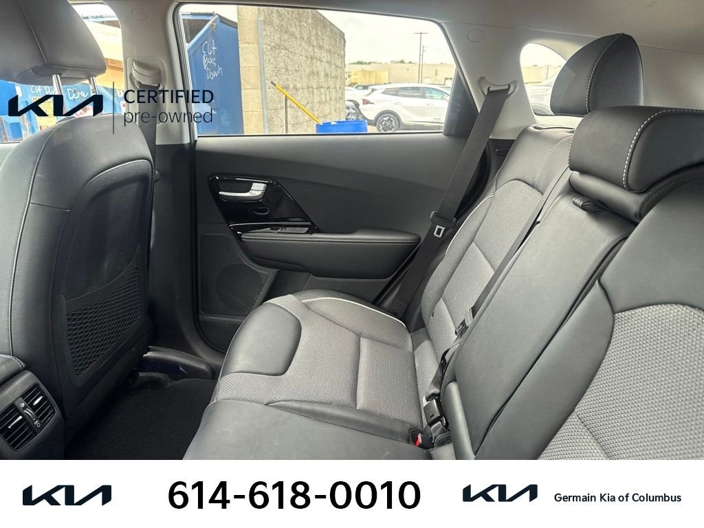 Used 2022 White Kia S image 9