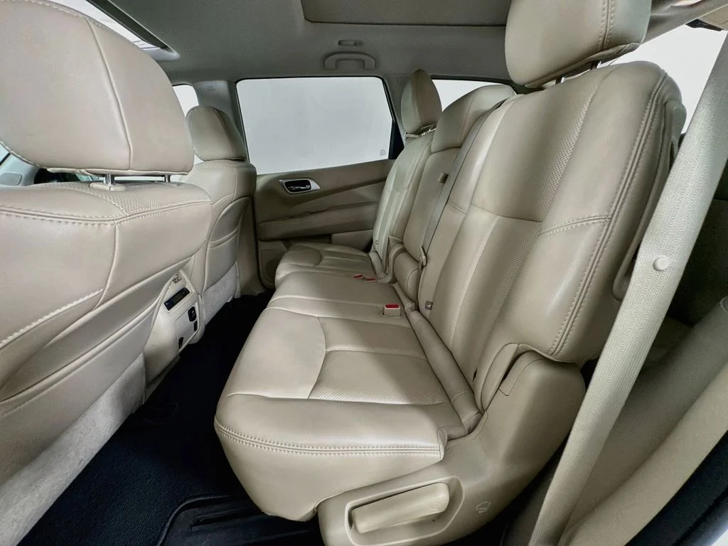 Used 2017 Pearl White Nissan Platinum image 32