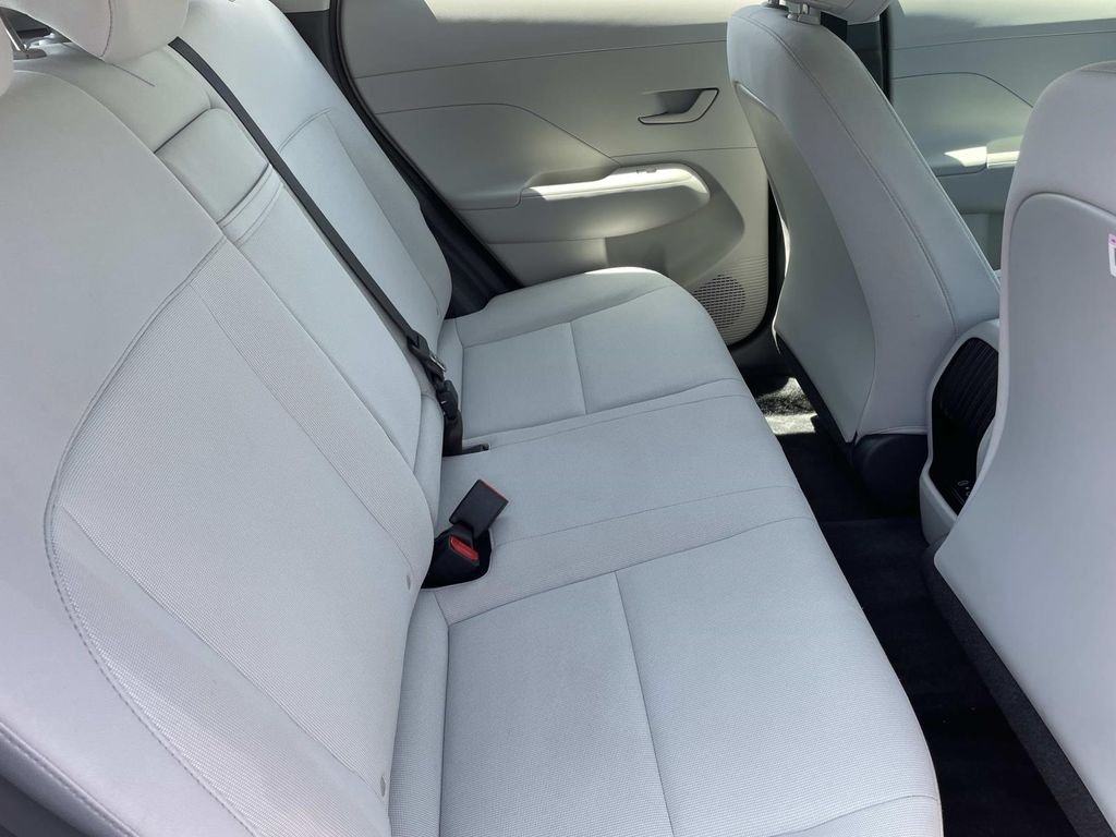2025 Hyundai Kona SE - Photo 23