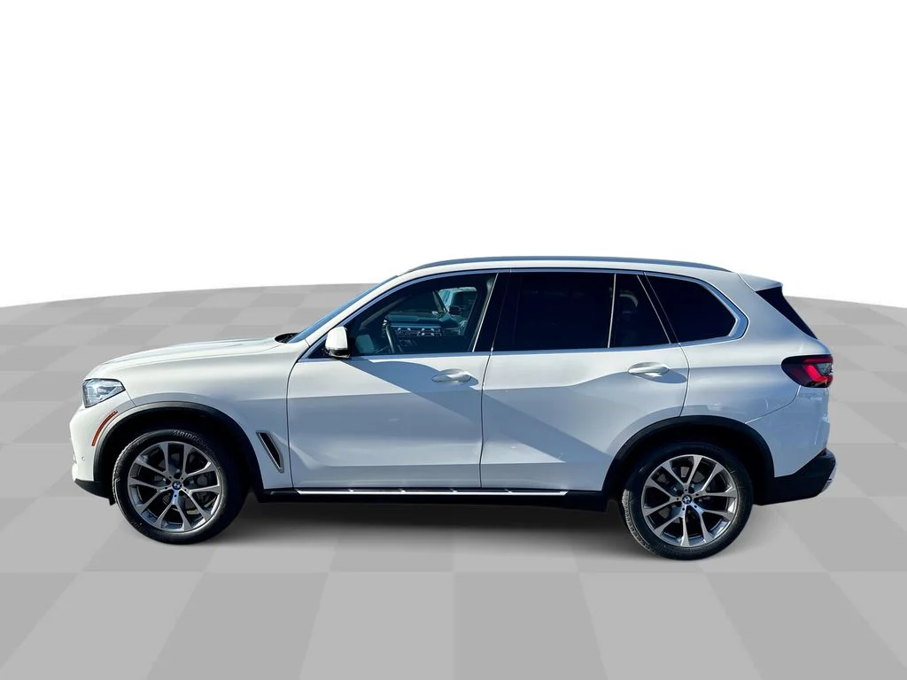 Used 2023 White BMW sDrive40i image 21