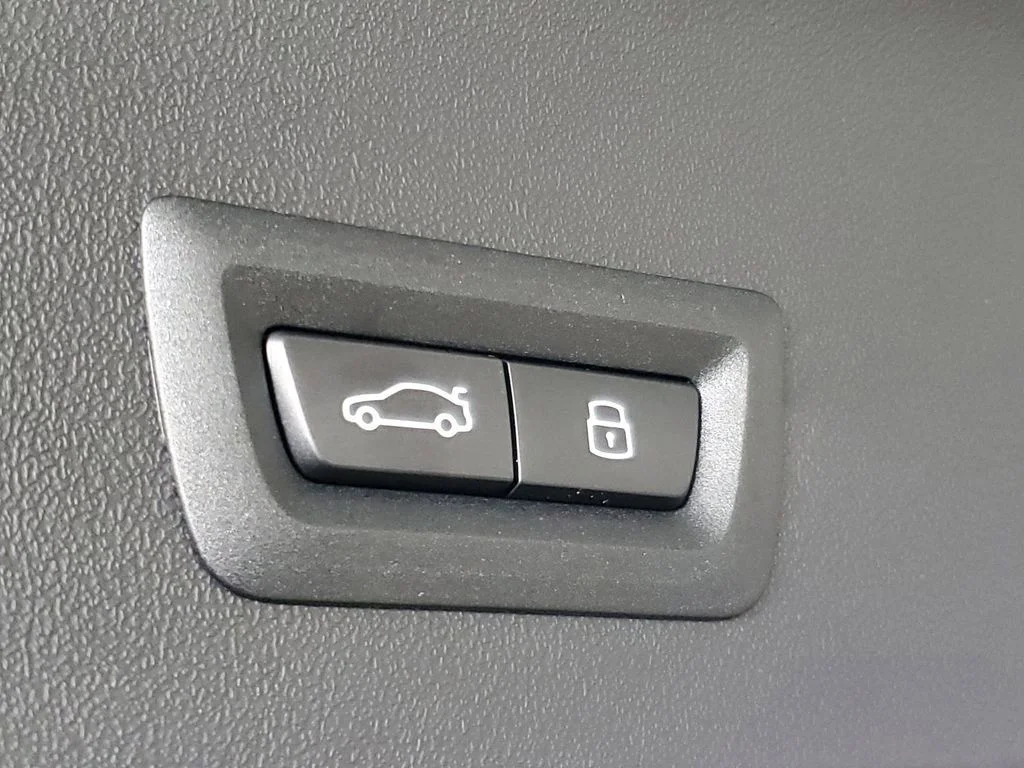 Used 2026 Skyscraper Grey Metallic BMW 30 xDrive image 8