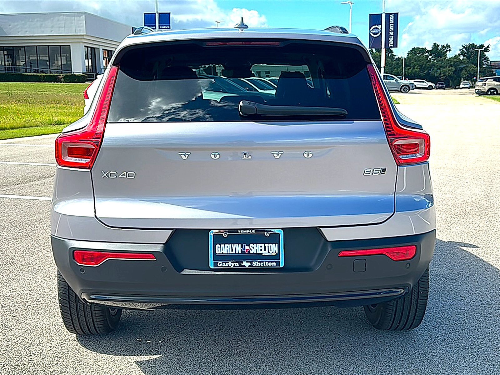 New 2026 Aurora Silver Volvo Plus image 7