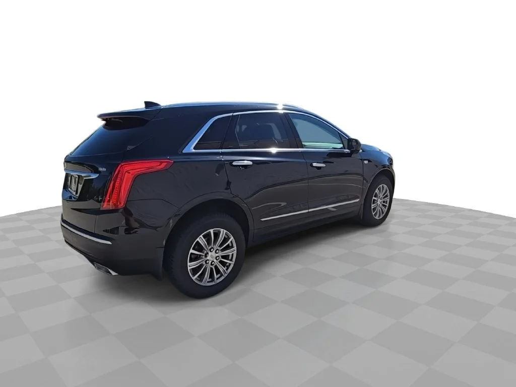Used 2017 STELLAR BLACK METALLIC Cadillac Luxury AWD image 8