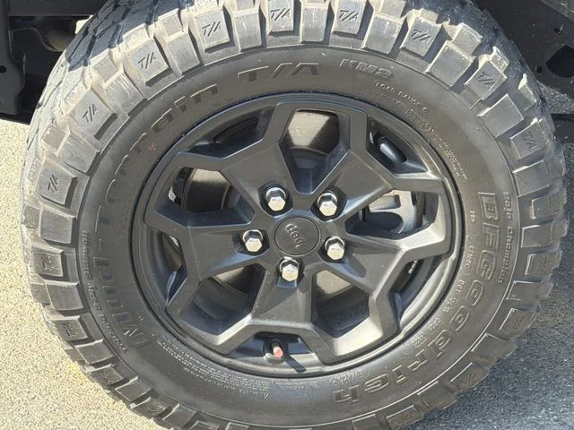 Used 2022 Red Jeep Sport image 10