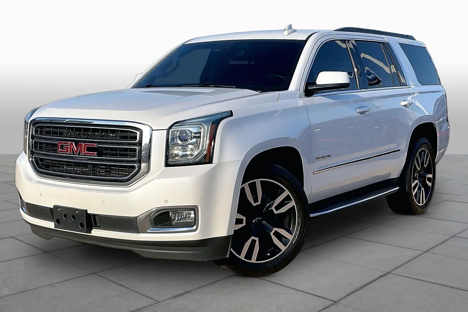 Used 2017 White Frost Tricoat GMC SLT image 2