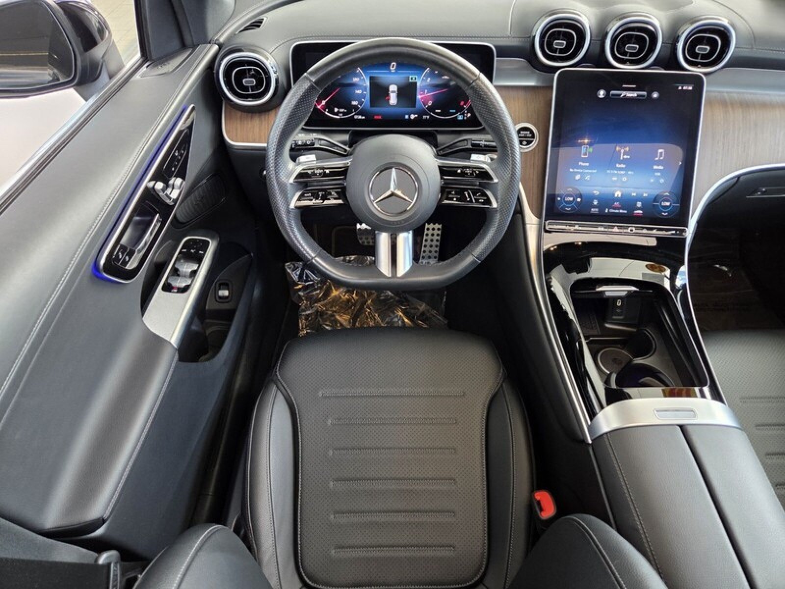 Certified Used 2024 Obsidian Black Metallic Mercedes-Benz GLC 300 image 16
