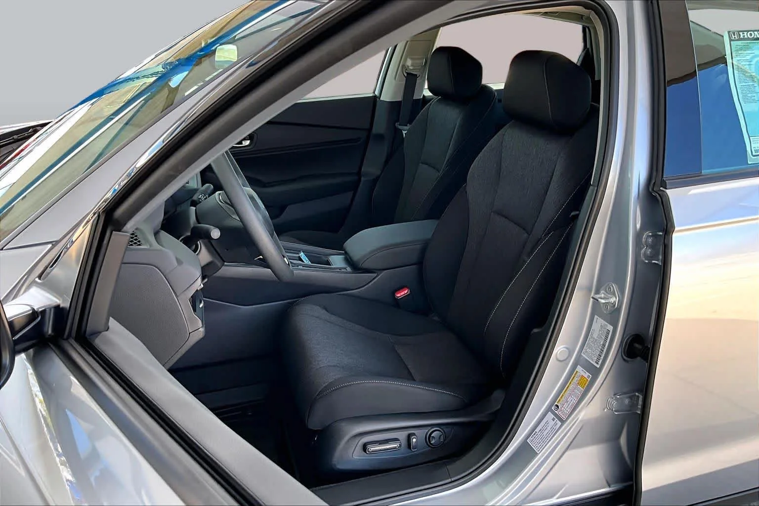 New 2026 Solar Silver Metallic Honda SE image 9
