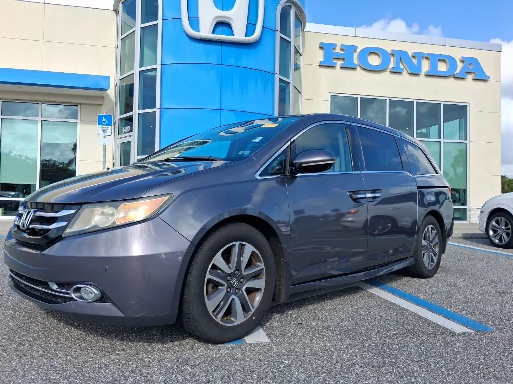 2016 Honda Odyssey Touring's photo