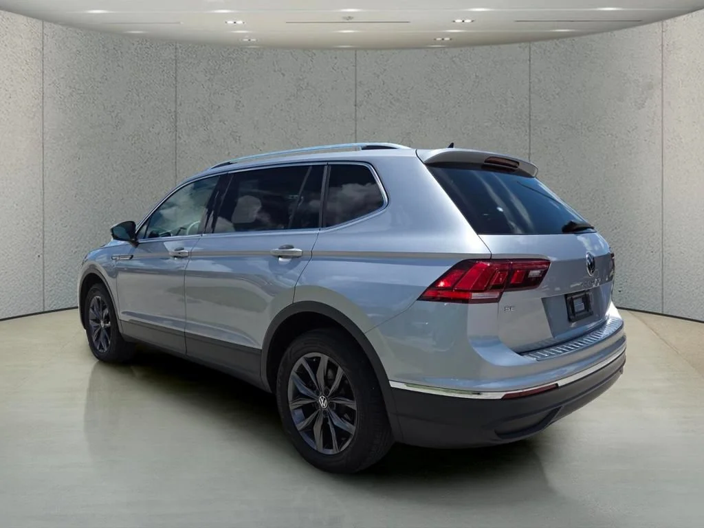 Used 2023 Silver Metallic Volkswagen SE image 7