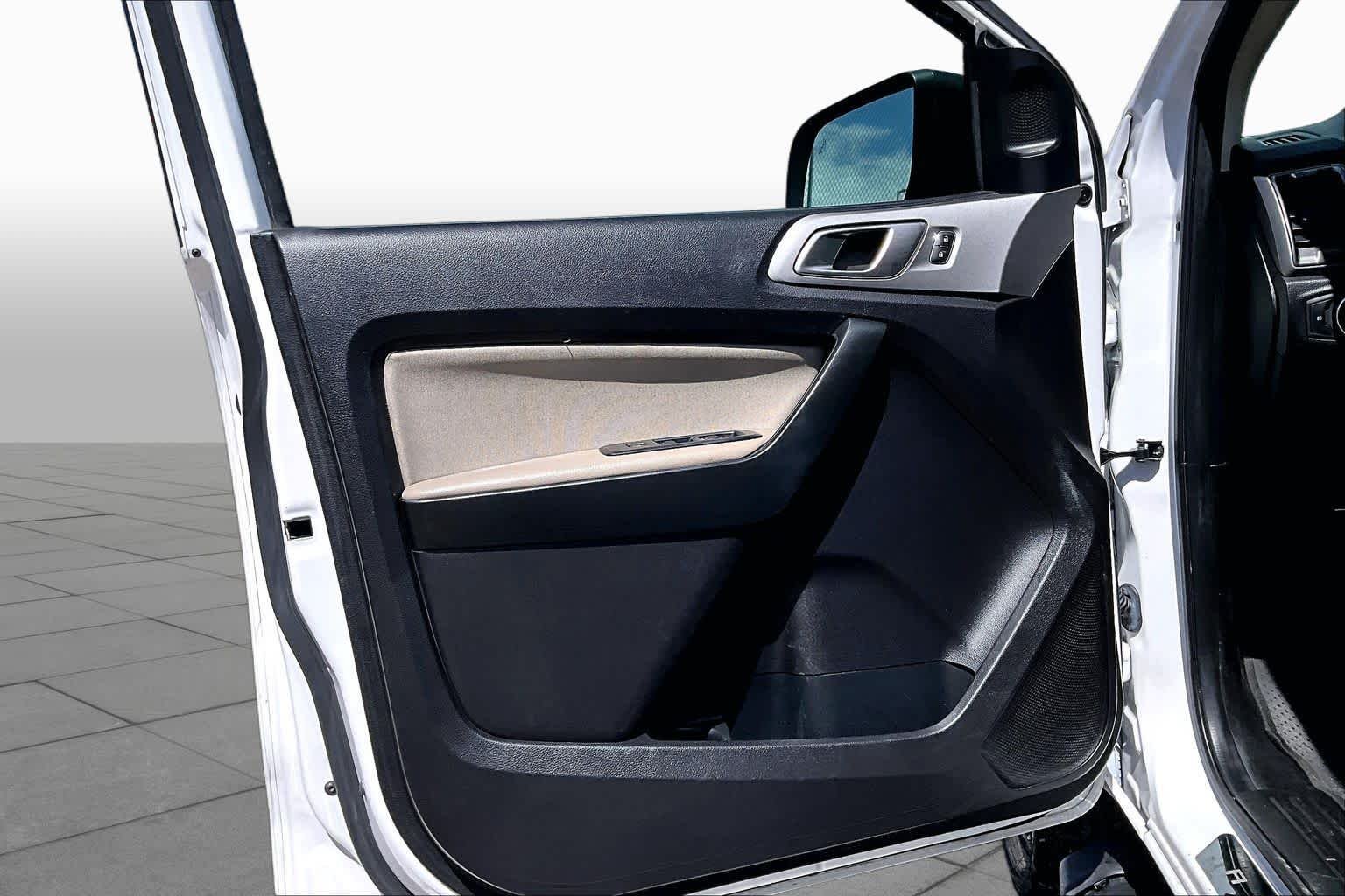 Used 2019 Oxford White Ford XLT image 22