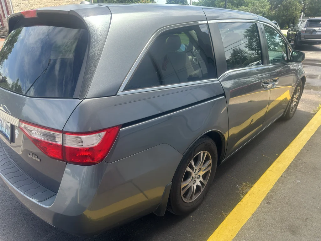 Used 2013 Polished Metal Metallic Honda EX-L image 2