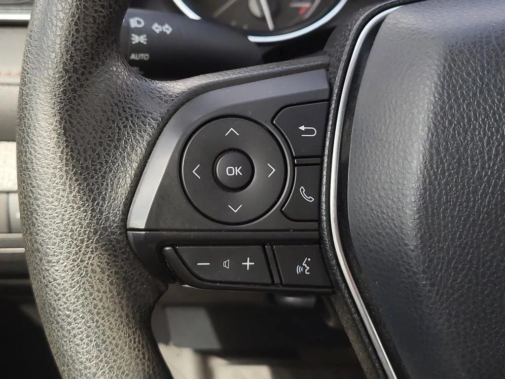 Used 2020 Silver Toyota LE image 25
