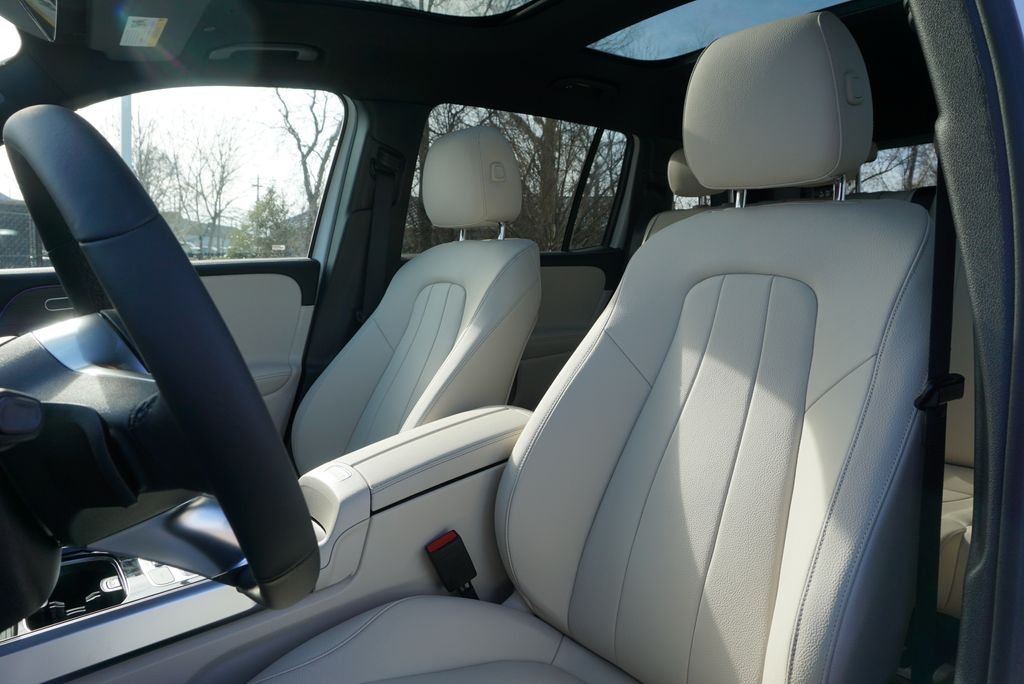 Used 2026 Polar White Mercedes-Benz GLB 250 image 11