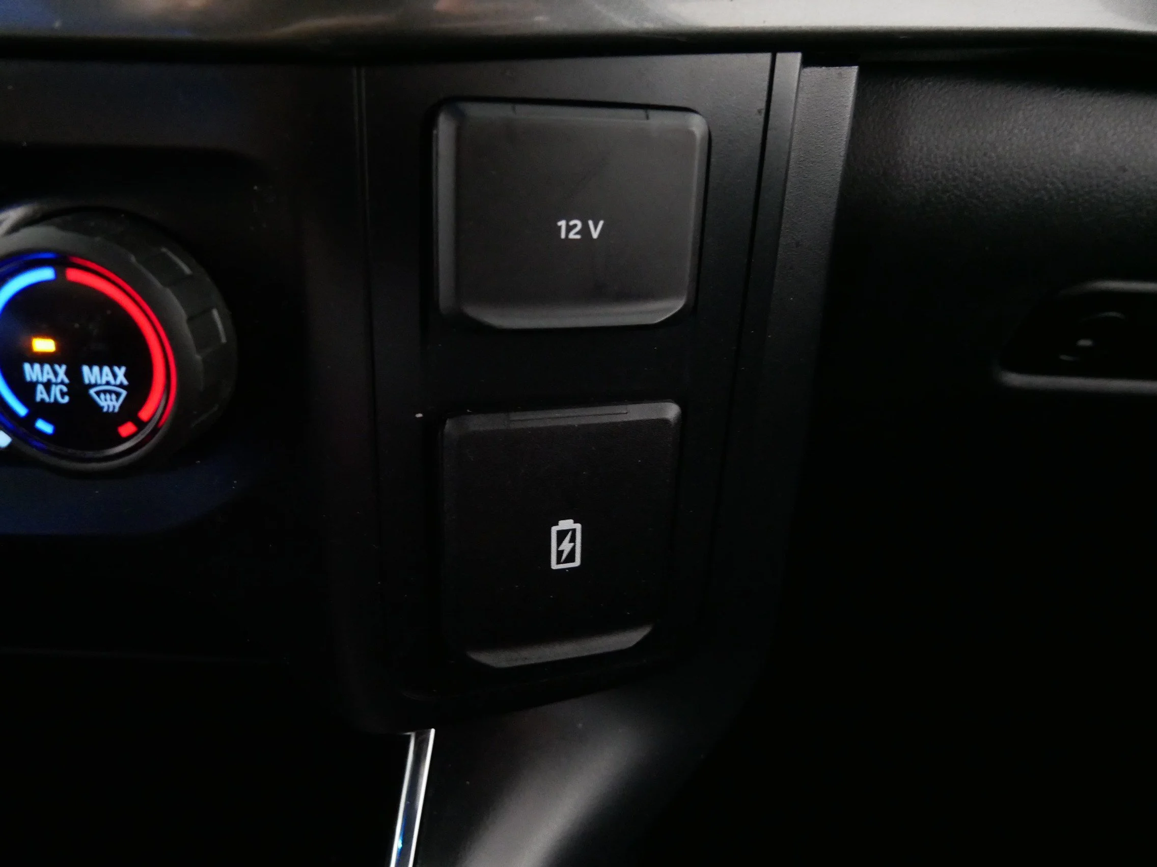 Used 2023 Agate Black Metallic Ford XLT image 30