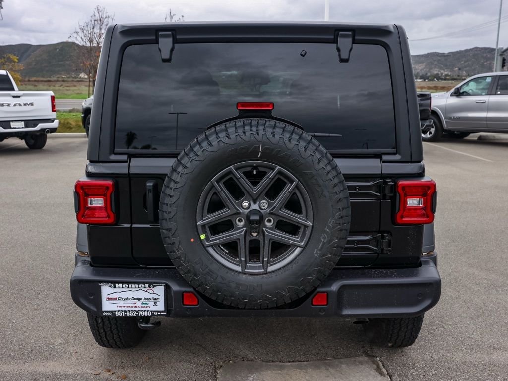 New 2026 Black Clear-Coat Exterior Paint Jeep Sport S image 4