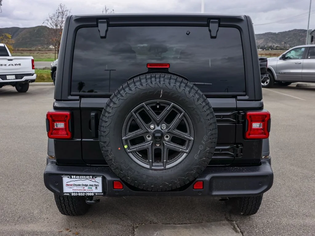 New 2026 Black Clear-Coat Exterior Paint Jeep Sport S image 4
