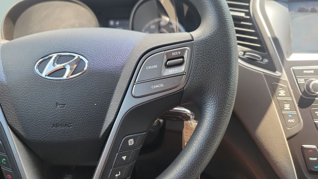 Used 2017 White Hyundai SE image 21