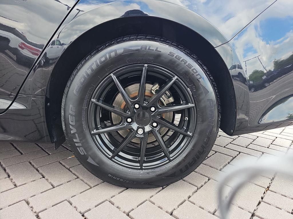 Used 2015 Black Kia LX image 28