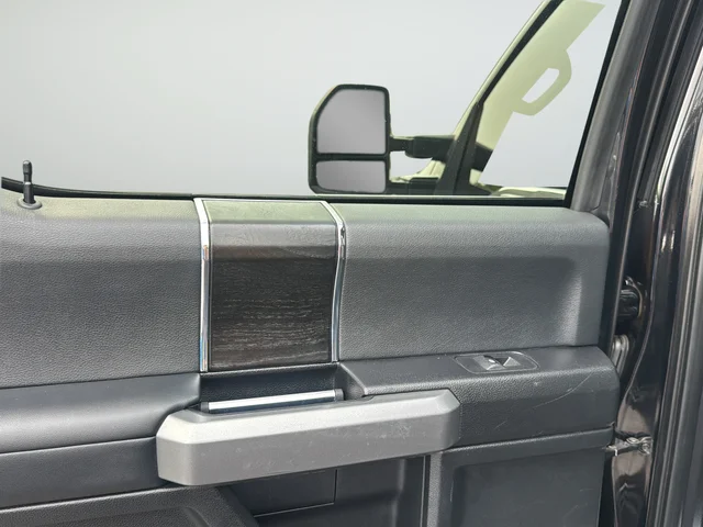 Used 2019  Ford Platinum image 32