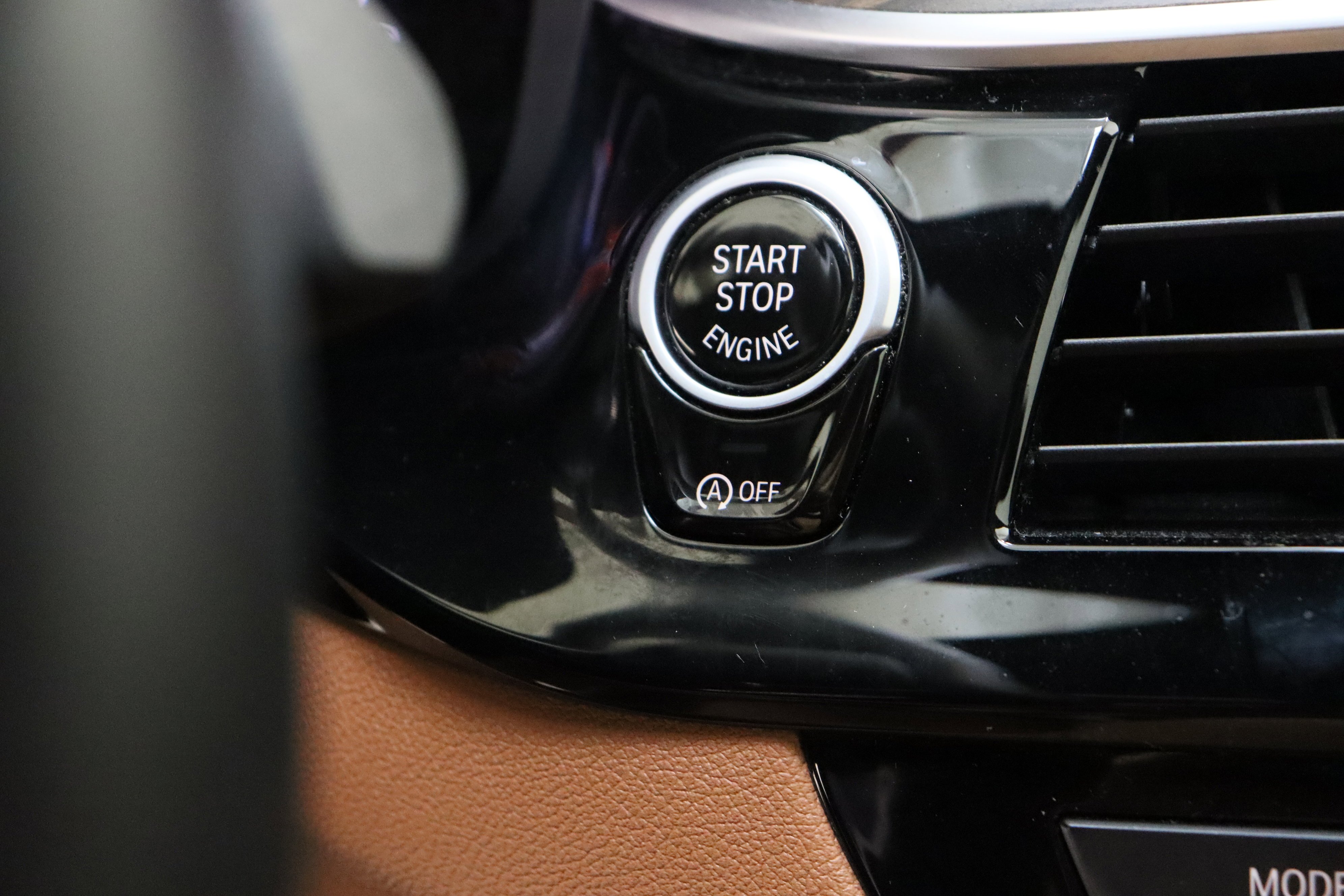 Used 2022 Black Sapphire Metallic BMW 530i xDrive 2.0T image 18
