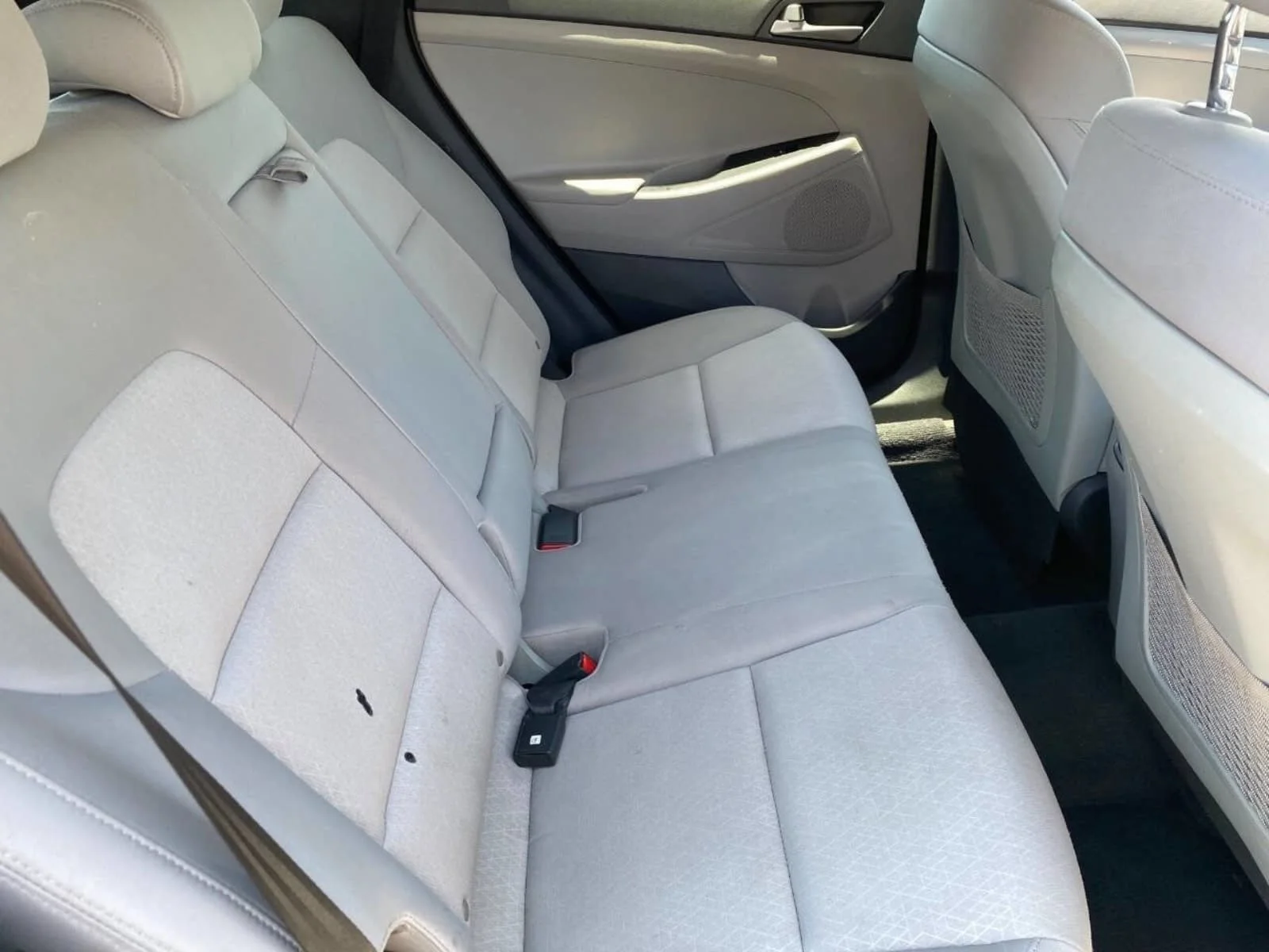 Used 2018 Molten Silver Hyundai Value image 21