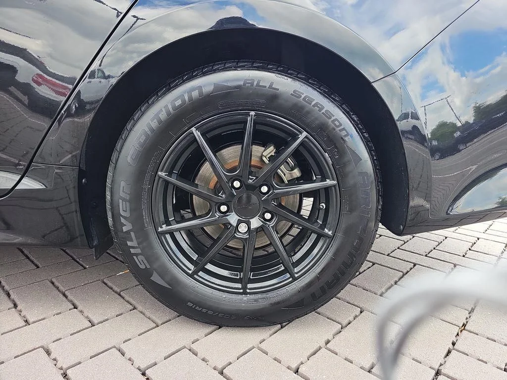 Used 2015 Black Kia LX image 28