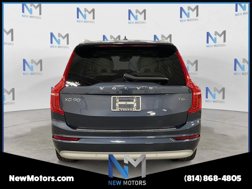Used 2022 Denim Blue Metallic Volvo T6 Momentum image 4