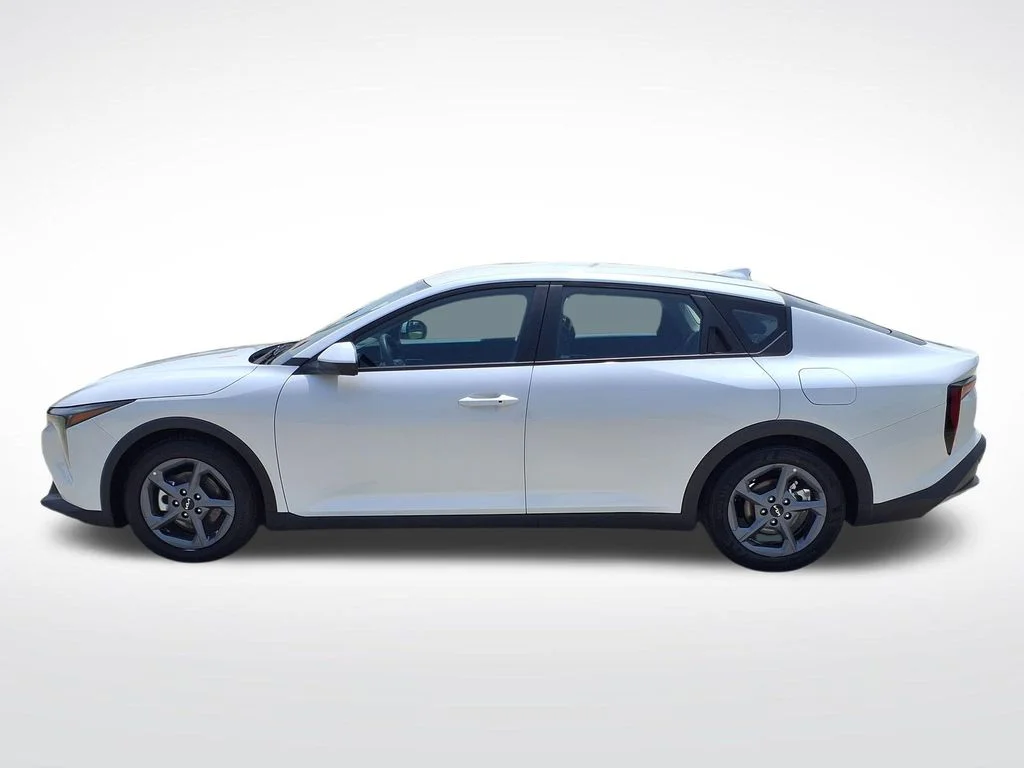 Used 2025 White Kia LXS image 5