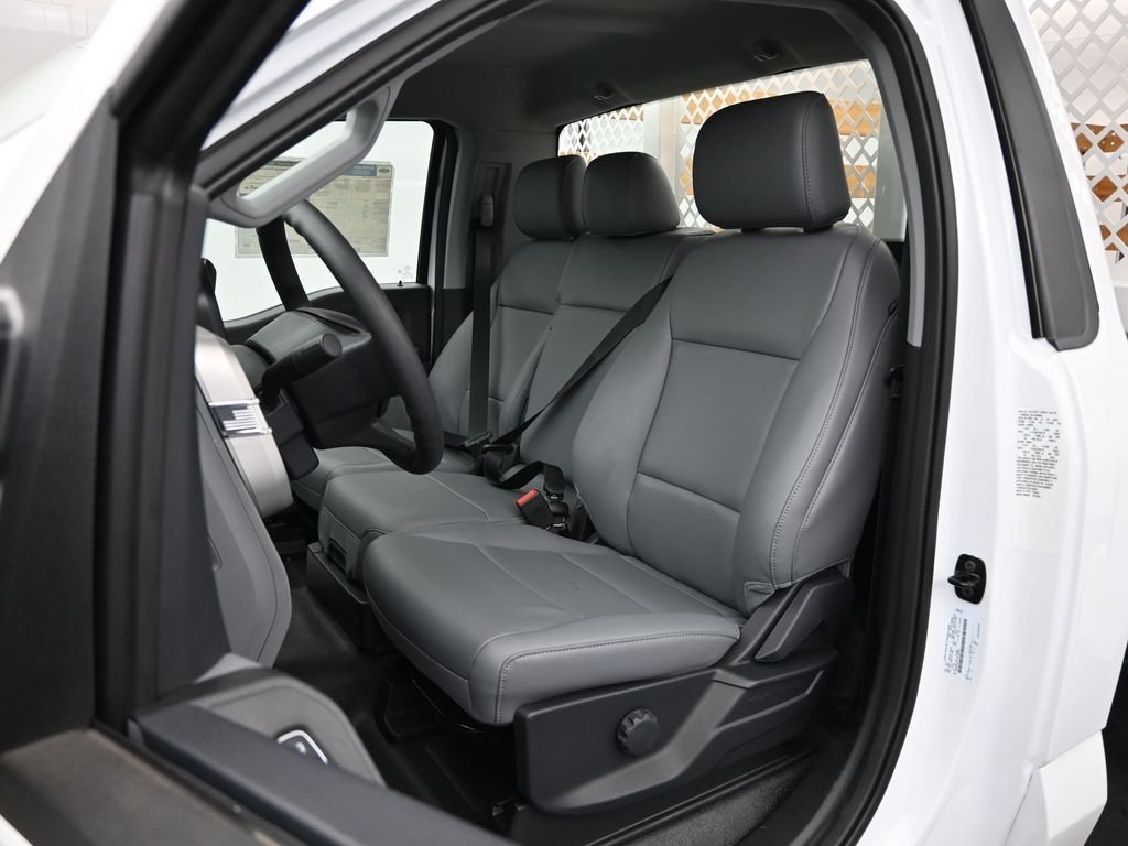 New 2026 Oxford White Ford XL image 8