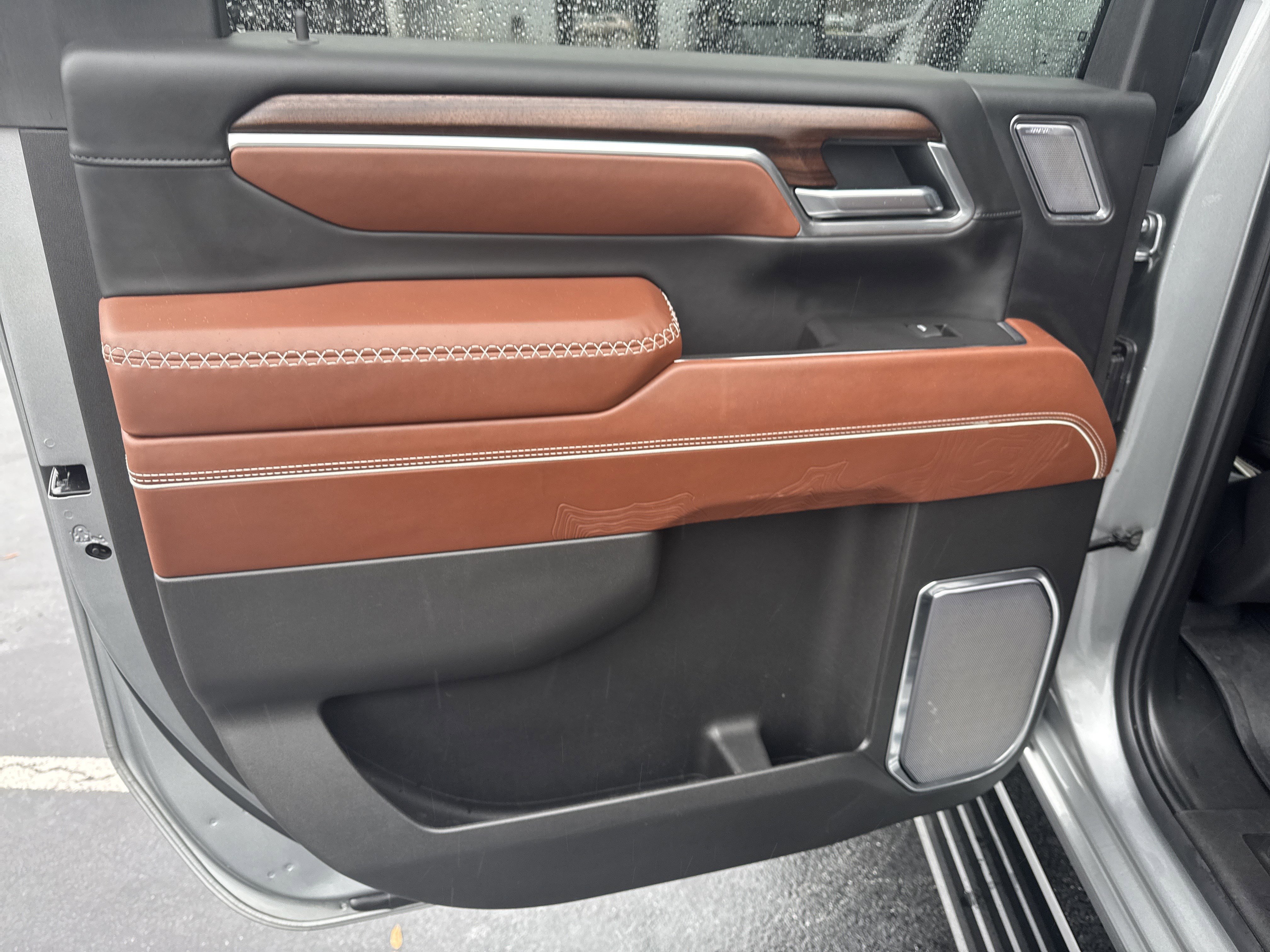 Used 2025 Sterling Metallic GMC Denali Ultimate image 29