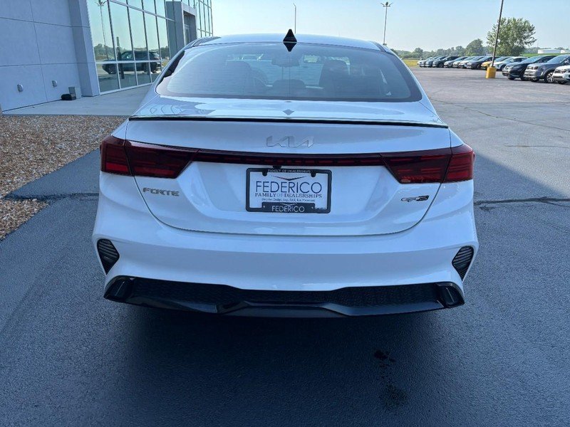 Used 2022 Snow White Pearl Kia GT-Line IVT image 3