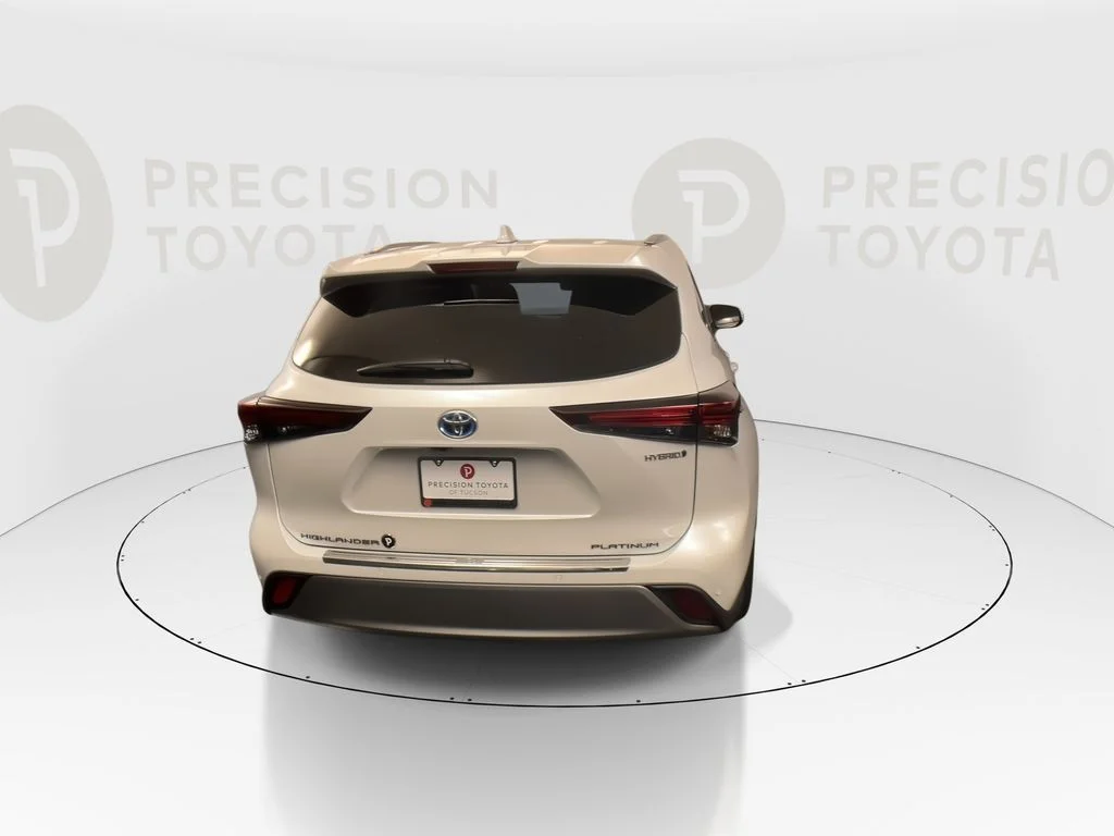 Used 2024 Pearl Toyota Platinum image 17