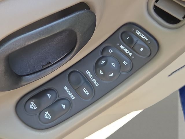 Used 2004 Lemans Blue Metallic Chevrolet Base image 11