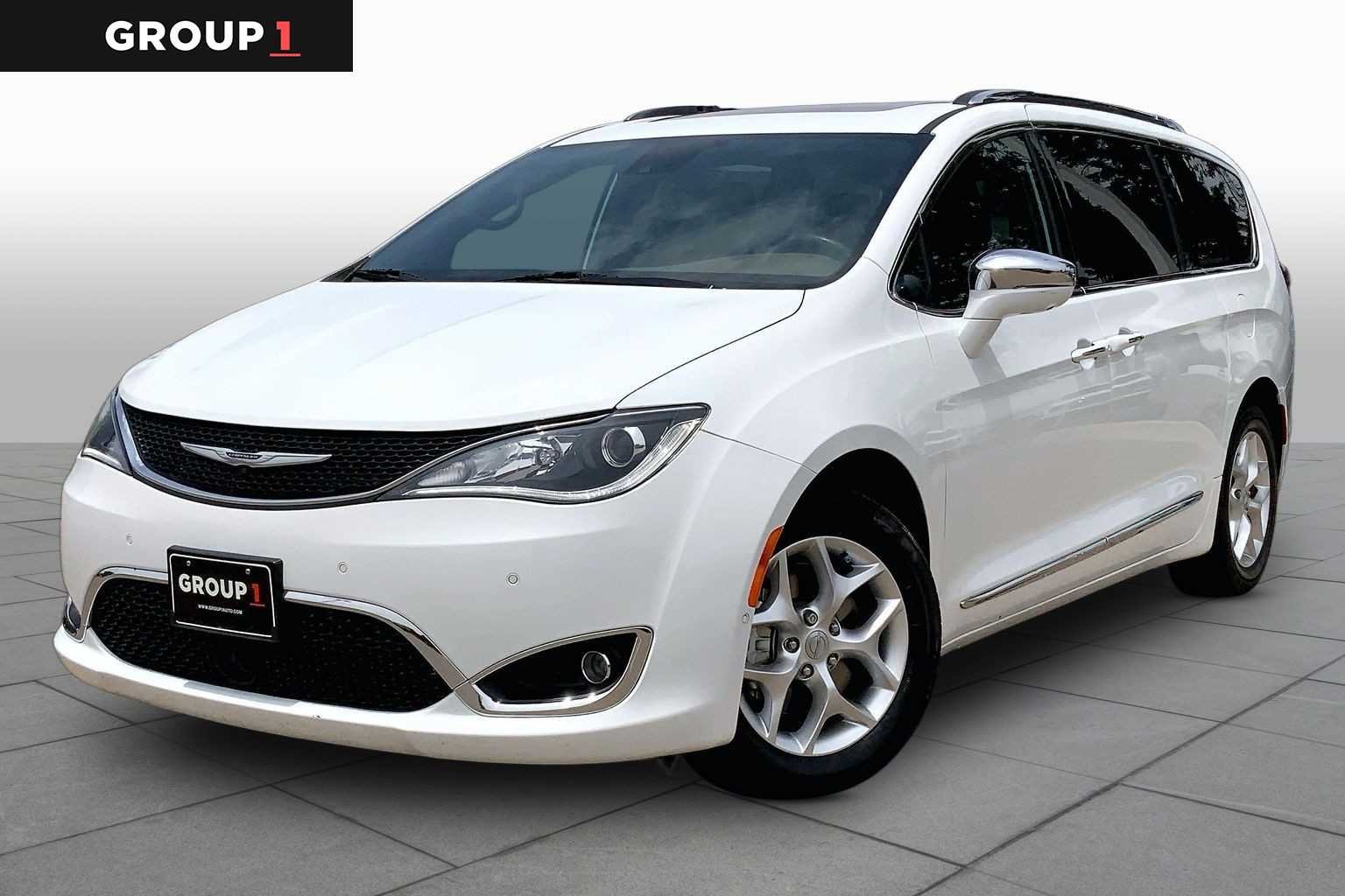 2020 Chrysler Pacifica Limited's photo