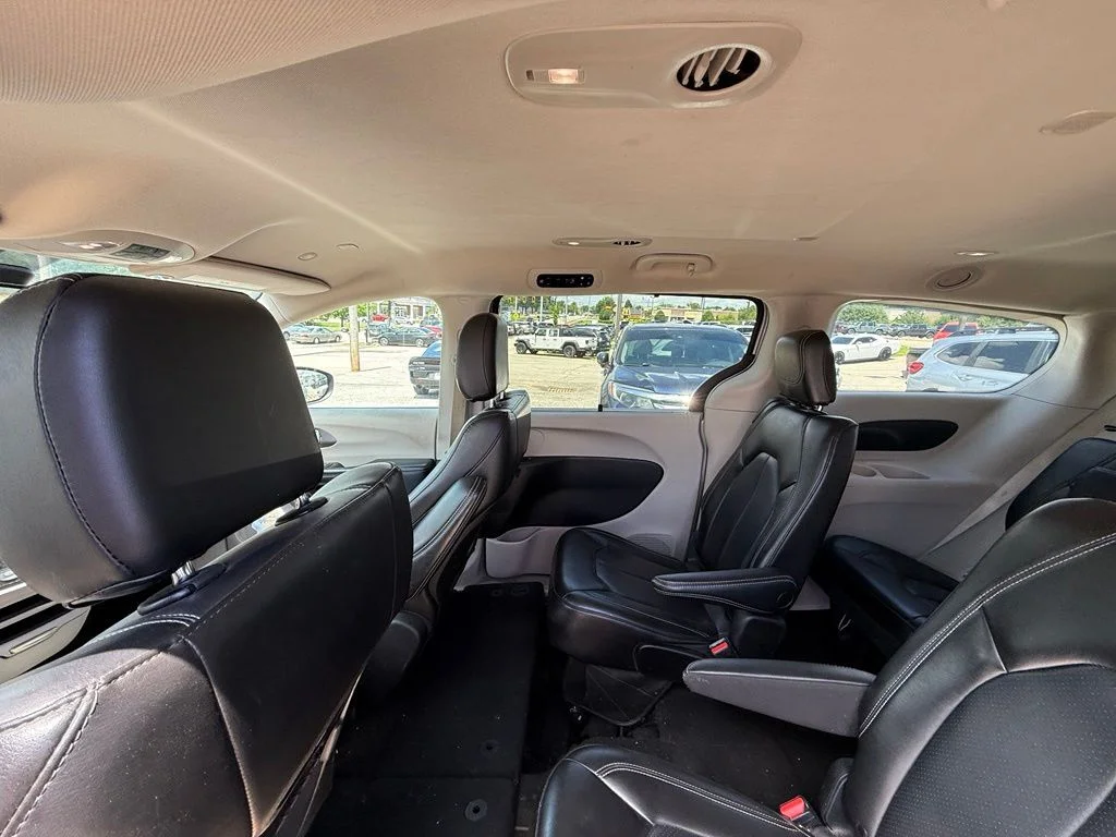 Used 2023 Silver Chrysler Touring L image 23
