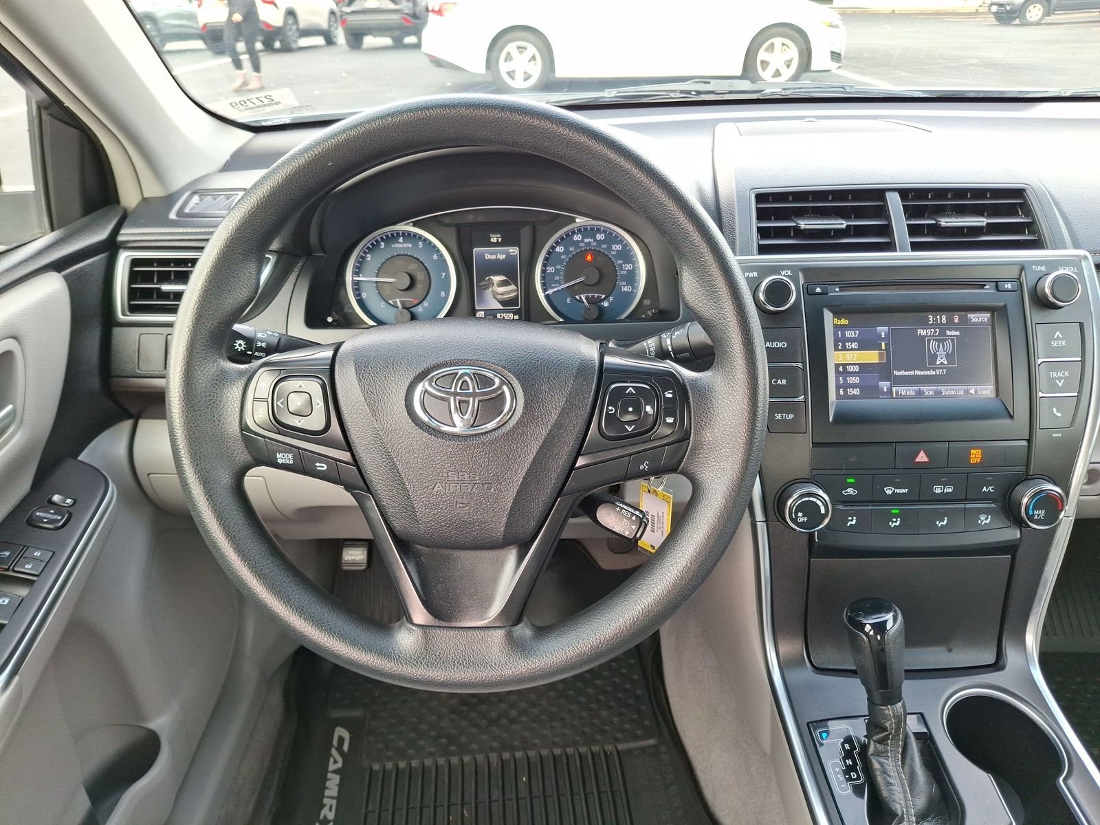 2017 Toyota Camry LE - Photo 11