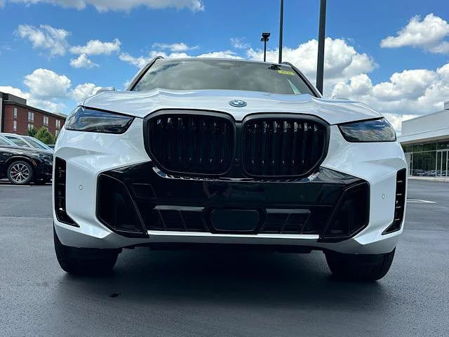 New 2026 Mineral White Metallic BMW xDrive50e image 2