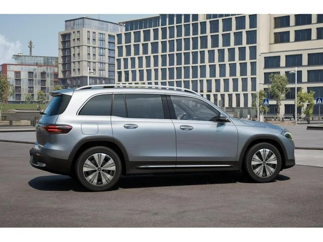 Used 2025 Silver Mercedes-Benz 250+ image 20