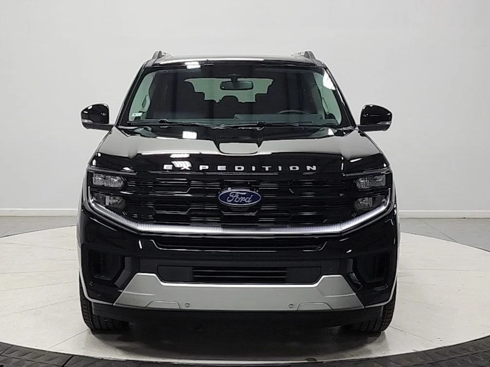 New 2026 Black Ford Platinum image 2