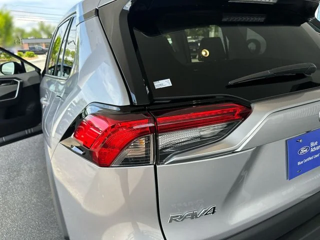 Used 2024 Silver Toyota XLE Premium image 27